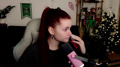 dellacrush_ online show from December 22, 6:22 pm