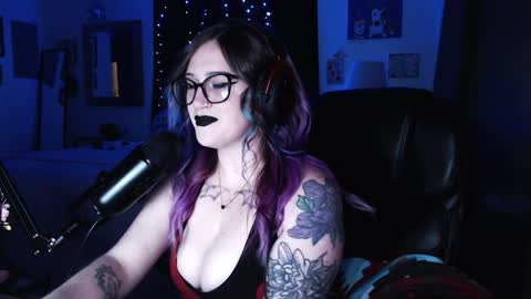 Snapshot of demongf chatting on December 8, 4:25 am Demoness Mina online show from December 8, 4:25 am