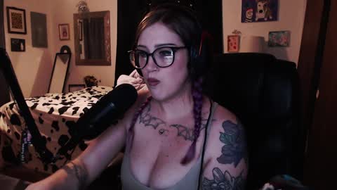 Snapshot of demongf chatting on December 14, 2:33 am Demoness Mina online show from December 14, 2:33 am