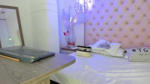 denisse_logan online show from May 20, 3:14 am