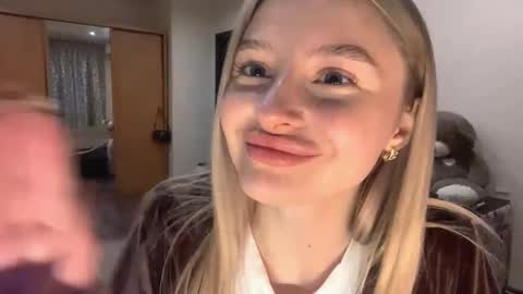 Vi  Victoria online show from October 18, 2:31 pm