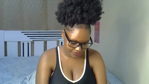 desiredahlia33 online show from April 5, 2:05 pm