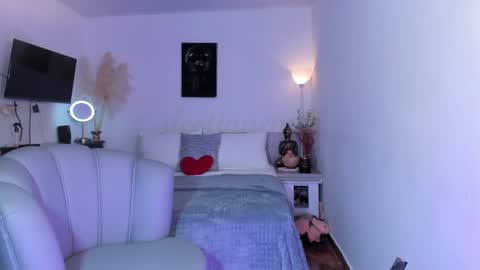 Destinne Mill online show from December 15, 12:38 pm