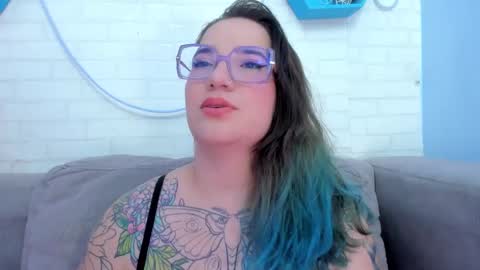 Snapshot of deva_blue chatting on February 11, 4:12 am Deva Blue online show from February 11, 4:12 am
