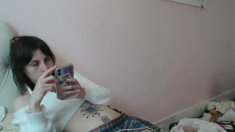 Snapshot of devilg1rl chatting on September 27, 11:56 pm poutyangel online show from September 27, 11:56 pm