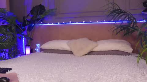 devilinee online show from December 20, 8:07 am