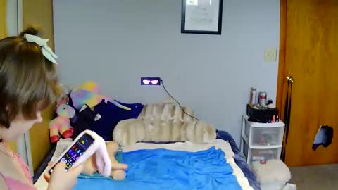 devykitten online show from April 18, 7:58 pm