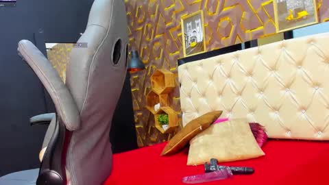 Snapshot of deyy_madisson chatting on December 4, 9:02 pm Madisson online show from December 4, 9:02 pm