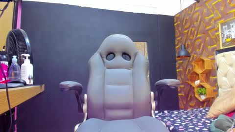 Snapshot of deyy_madisson chatting on January 23, 8:24 pm Madisson online show from January 23, 8:24 pm