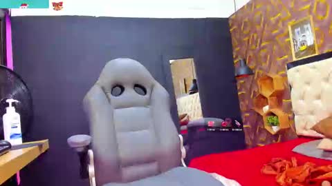 Snapshot of deyy_madisson chatting on December 27, 7:57 pm Madisson online show from December 27, 7:57 pm