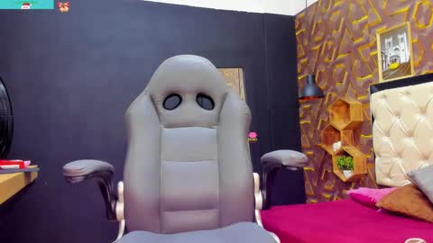 Snapshot of deyy_madisson chatting on December 30, 8:15 pm Madisson online show from December 30, 8:15 pm