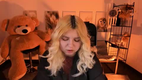 Dia online show from December 17, 7:51 pm