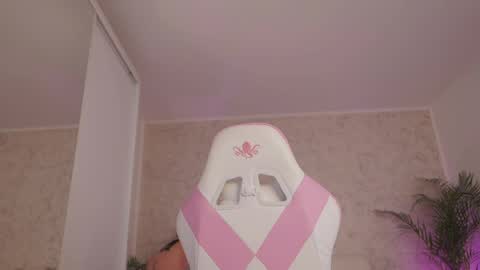 Thea online show from April 2, 3:42 pm