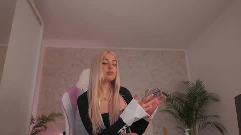 Thea online show from March 16, 6:23 pm