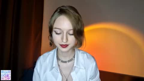 Mila online show from October 3, 1:38 pm