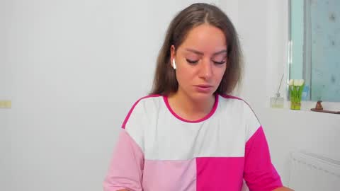 diamondkay_ online show from May 6, 7:56 am