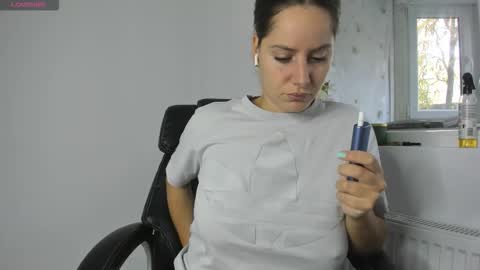 diamondkay_ online show from October 21, 7:45 am