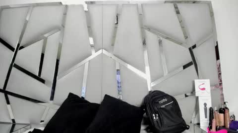 dianarous online show from February 25, 4:11 am