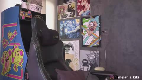 Melania   -    online show from October 8, 9:19 pm