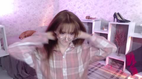 Hi im Alice 3 Im usualy online 03-10 or 17-21 UTC0 online show from January 10, 2:05 am