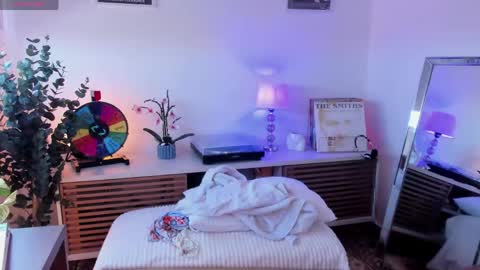 Estef  Germn     online show from April 3, 2:15 pm