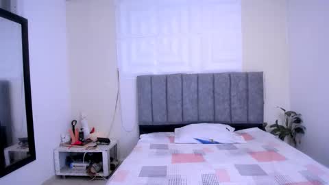 DINA online show from February 21, 7:03 pm