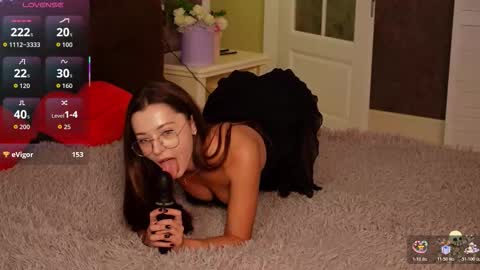 dinacandy online show from October 31, 8:40 am