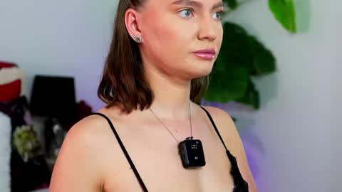 Chloe online show from May 12, 4:21 am
