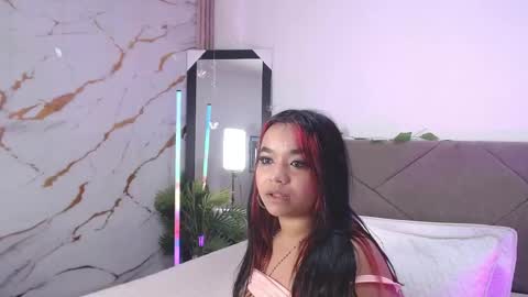 disyamil_pineda online show from May 16, 10:36 am