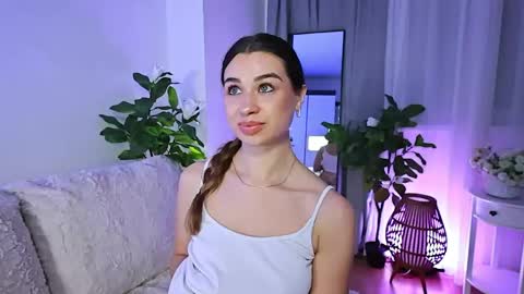 Tia online show from May 20, 8:39 pm