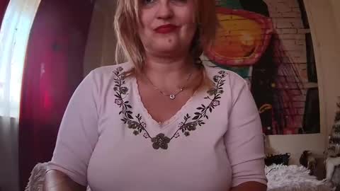 Snapshot of divineblond chatting on December 20, 8:49 am Alexxa online show from December 20, 8:49 am