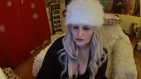 Snapshot of divineblond chatting on December 29, 8:37 pm Alexxa online show from December 29, 8:37 pm
