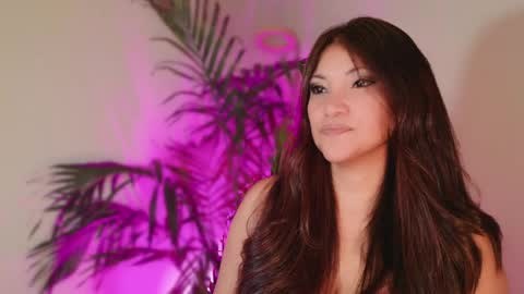DivineLynn online show from May 28, 2:15 pm
