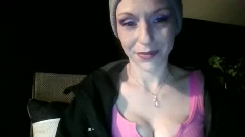 Snapshot of dixieglam chatting on October 19, 9:11 am dixieglam online show from October 19, 9:11 am