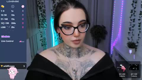 dixipixi_ online show from February 7, 6:39 am