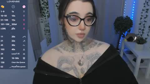 dixipixi_ online show from May 22, 5:49 am