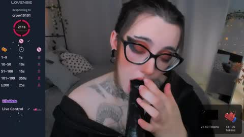 dixipixi_ online show from May 13, 5:46 am