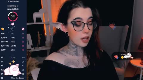 dixipixi_ online show from November 15, 6:14 am