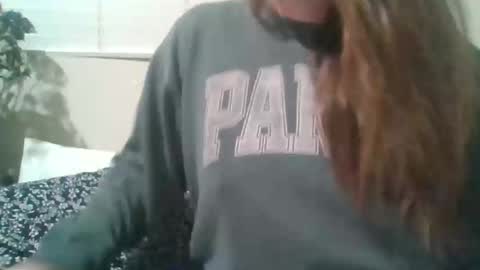 SNEAKYLNK online show from December 5, 8:14 am