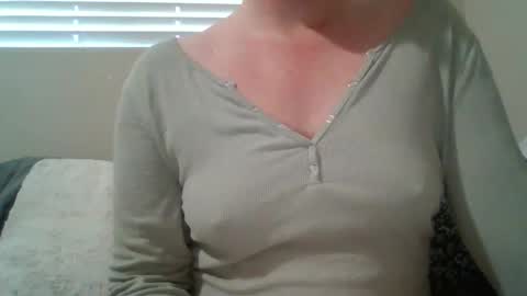 SNEAKYLNK online show from January 13, 5:28 pm