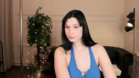 Mia online show from April 1, 1:41 pm