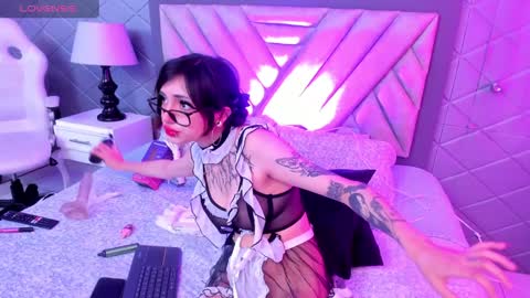 DogirlyWoof online show from December 5, 6:43 am