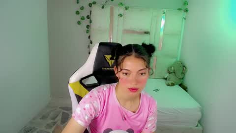 DOLCE XOXO online show from May 24, 2:16 pm