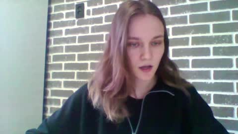 dolcezza_ online show from April 6, 11:11 am