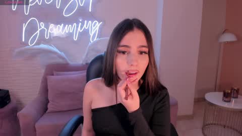 Snapshot of dolcieelliot chatting on January 15, 1:41 pm Dolcie online show from January 15, 1:41 pm