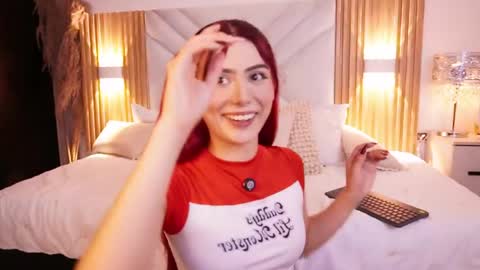 doll_kira_ online show from May 20, 3:09 pm