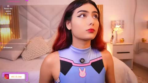 doll_kira_ online show from May 4, 3:16 pm