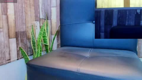 doll_lorenn26 online show from May 7, 6:55 pm