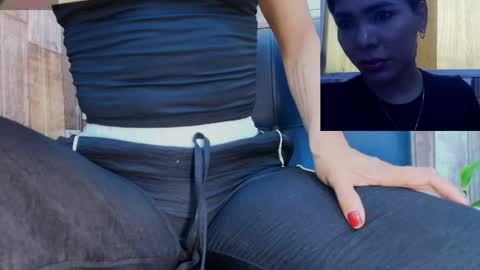 doll_lorenn26 online show from May 10, 6:21 pm
