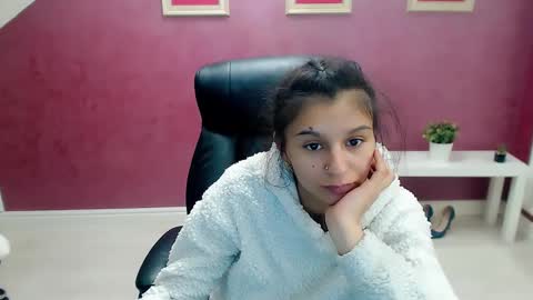 Snapshot of doll_stylish_ chatting on January 12, 7:32 am dol online show from January 12, 7:32 am
